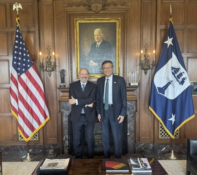 Howard Lutnick, Secretario de Comercio de los Estados Unidos, y Lip-Bu Tan, CEO de Intel