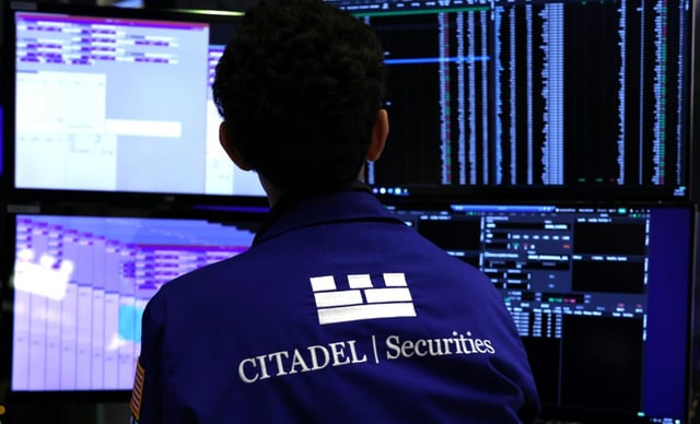 Un opérateur à la Bourse de New York, le 11 août 2025