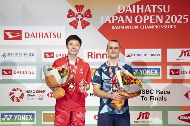 Alex Lanier (à droite) sur le podium du simple messieurs du tournoi de Tokoy le 20 juillet, à côté du vainqueur chinois Shi Yuqi.