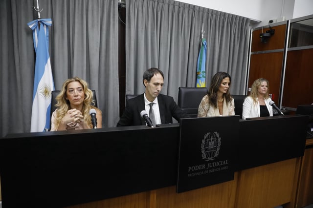 Los jueces Verónica Di Tommaso (primera desde la izquierda), Maximiliano Savarino y Julieta Makintach