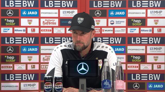 Sebastian Hoeneß (Trainer VfB Stuttgart) bei Pressekonferenz