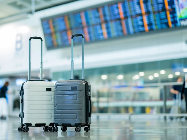 Se recomienda chequear con las aerolíneas las medidas y peso del carry on y las maletas en bodega. Foto Shutterstock