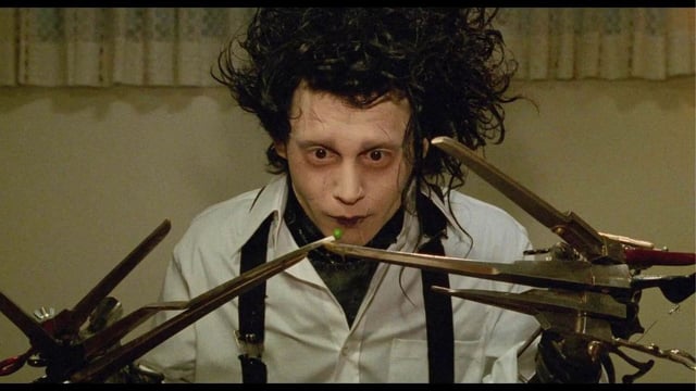 J. Depp como el Joven Manos de Tijeras, el filme clásico de Tim Burto