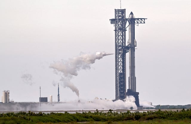 A SpaceX Super Heavy booster carrying the Starship spacecraft vents before the launch is scrubbed to allow for troubleshooting of a ground issue at the company's launch complex in Starbase, Texas, U.S., August 24, 2025. REUTERS/Steve Nesius/File Photo
