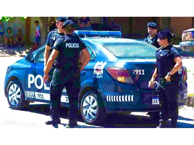 La policía detuvo al agresor.