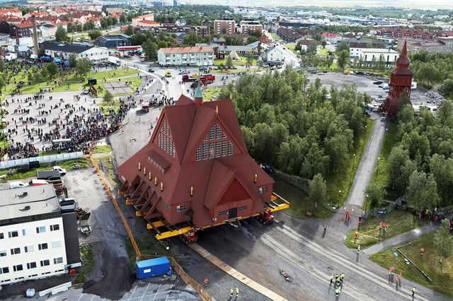 The church was towed at a speed of 0.31 to 0.93 miles per hour.