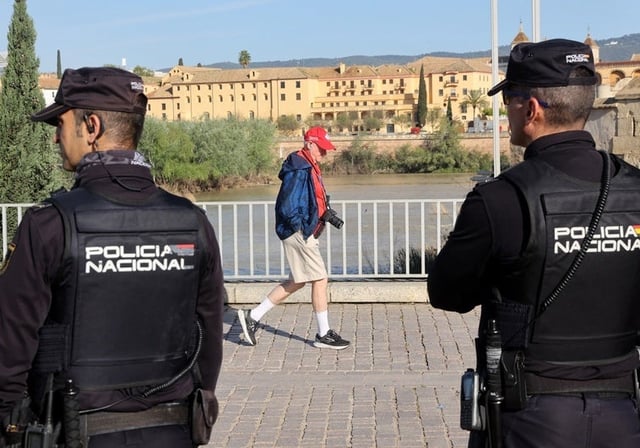 La Policía Nacional en el Puente Romano de Córdoba