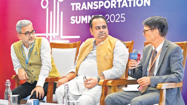 (From left) Amit Bhatt, ICCT’s managing director for India, Delhi transport minister Pankaj Kumar Singh, and Audun Garberg, vice director and head of the climate department, Oslo. (HT Photo)