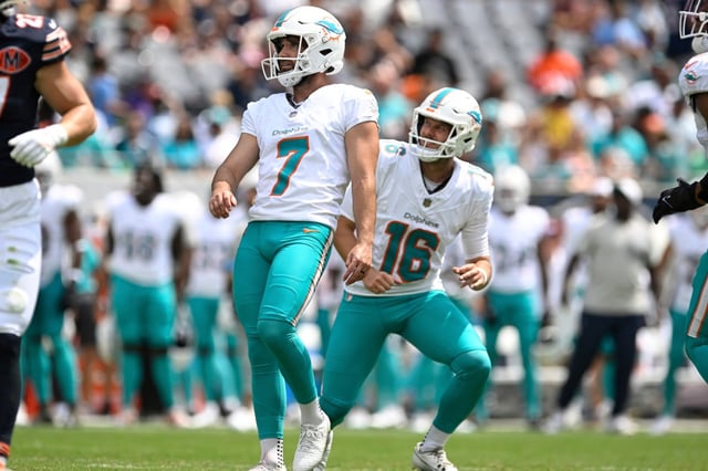 Miami Dolphins place kicker Jason Sanders (7) watches after kicking a field goal during the second half of an NFL preseason football game against the Chicago Bears, Sunday, Aug. 10, 2025, in Chicago. (AP Photo/Paul Beaty)