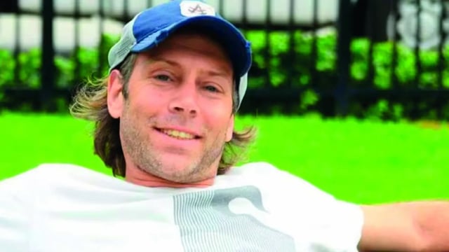 Jonathan Kovalivker llegó a Comodoro Py junto con su abogado.