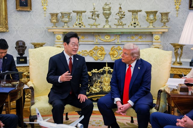 U.S. President Donald Trump meets with South Korean President Lee Jae Myung at the Oval Office, at the White House, in Washington, D.C., U.S., August 25, 2025. REUTERS/Brian Snyder