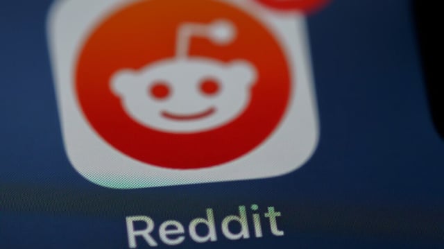 Reddit down.