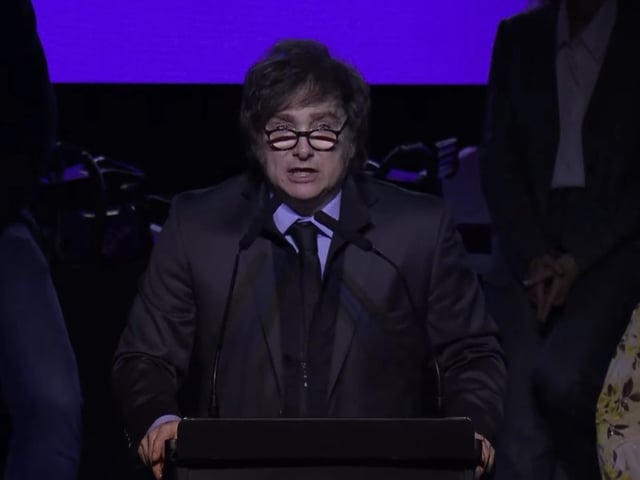 Javier Milei encabeza un acto de campaña en Junín.