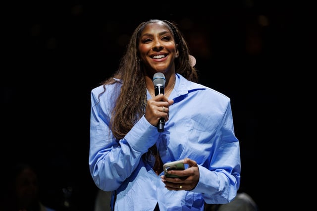 Former Chicago Sky and Seven-time WNBA All-Star Candace Parker speaks with fans during a jersey retirement ceremony at halftime between the Sky and Las Vegas Aces at Wintrust Arena Monday Aug. 25, 2025, in Chicago. (Armando L. Sanchez/Chicago Tribune)