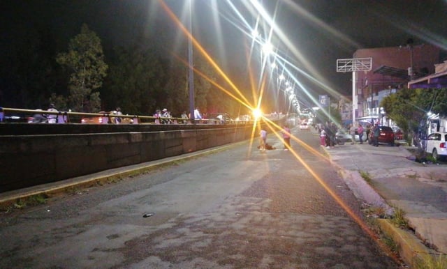 Golpean por alcance a motociclistas en Periférico Revolución, Morelia