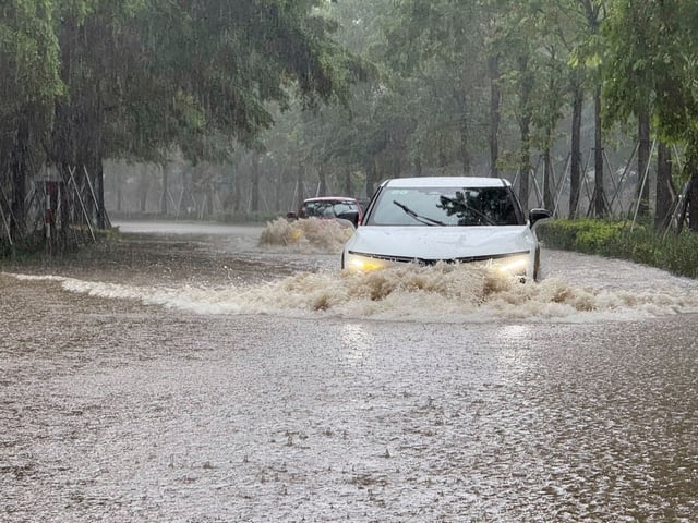 Streets of the capital city, Hanoi, are flooded due to heavy rain after Typhoon Kajiki passed through Vietnam, Tuesday, Aug. 26, 2025. (AP Photo/Hau Dinh)