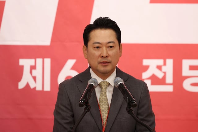 Jang Dong-hyeok, the newly elected leader of the main opposition People Power Party speaks during the final round of its convention in Seoul, South Korea, August 26, 2025.   REUTERS/Kim Hong-Ji