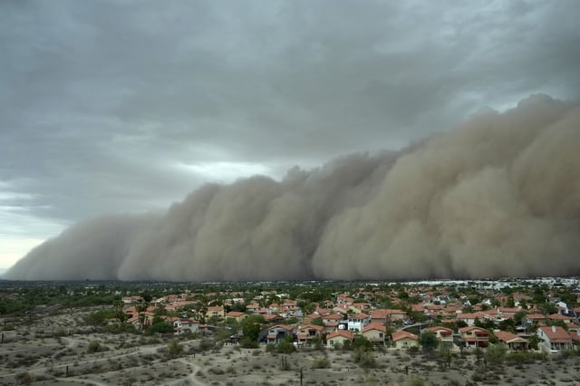 A giant dust storm approaches the Phoenix metro area as a monsoon storm pushes the dust into the air, Monday, Aug. 25, 2025, in Phoenix.