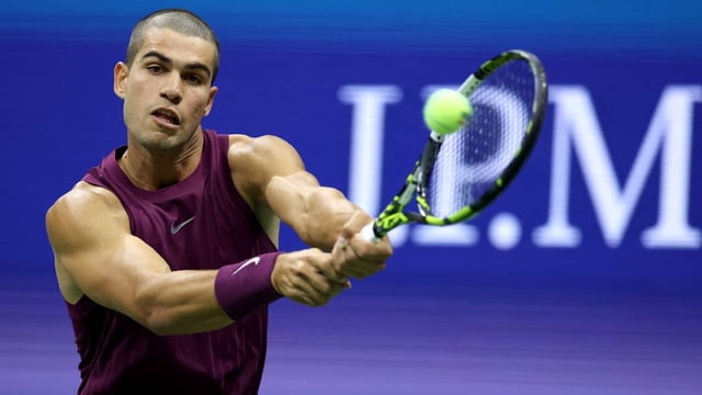 Carlos Alcaraz gewinnt bei den US Open, überrascht mit komplett neuer Raspel-Frisur.
