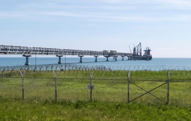 A general view of the liquefied natural gas plant operated by Sakhalin Energy at Prigorodnoye on the Pacific island of Sakhalin, Russia July 15, 2021. Picture taken July 15, 2021.  REUTERS/Vladimir Soldatkin/File Photo