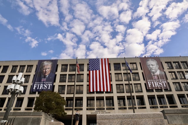 Trump's portrait outside the Department of Labor.