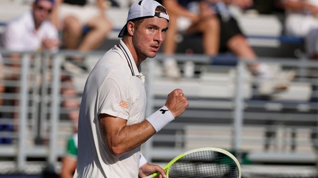 Jan-Lennard Struff reagiert nach einem Punktgewinn.