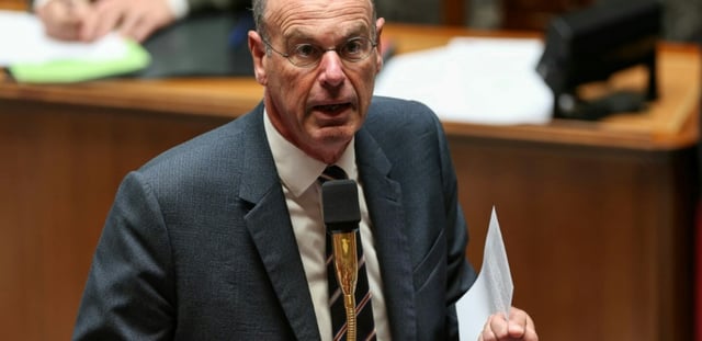 AFP - Le ministre de l'Economie, Eric Lombard, ici à l'Assemblée nationale le 3 juin 2025, a estimé dimanche que ce n'était pas "le bon moment" d'introduire une part "obligatoire" de capitalisation dans le système des retraites.