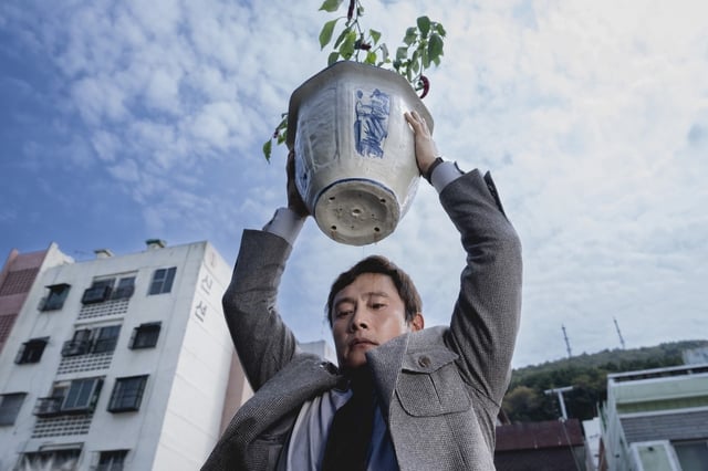 A still from "No Other Choice," provided by the Busan International Film Festival on Aug. 4, 2025 (PHOTO NOT FOR SALE) (Yonhap)