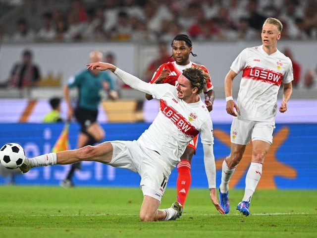 VfB-Stürmer Nick Woltemade (vorne) während des Supercups. Am Dienstag starten die Stuttgarter im DFB-Pokal