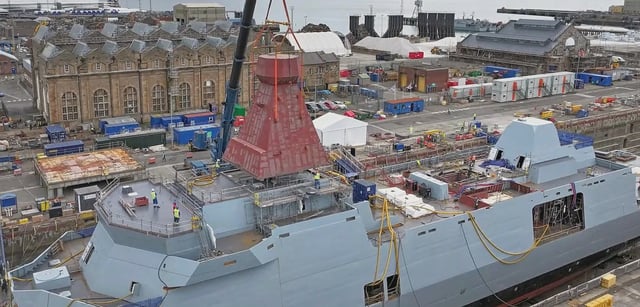 HMS Venturer Main Mast