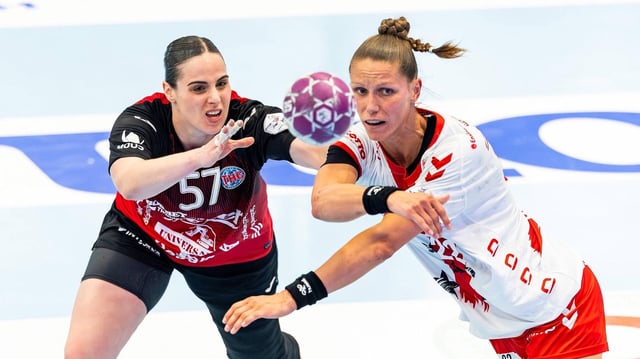Josefine Hanfland (Thueringer HC,57) Xenia Smits (HB Ludwigsburg)