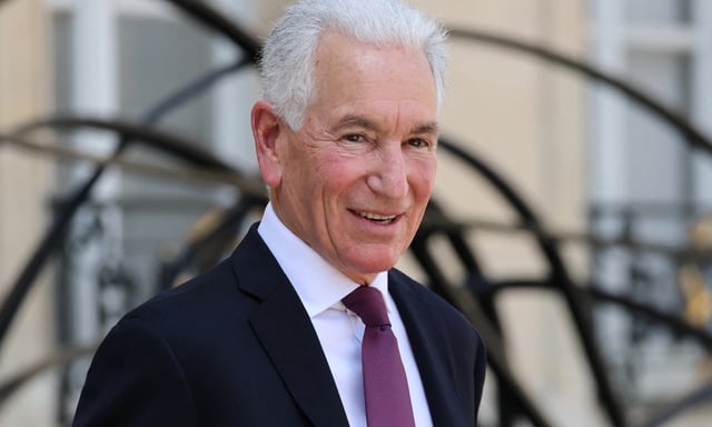 Charles Kushner, l'ambassadeur américain en France qui a pris ses fonctions le 11 juillet 2025, a écrit au président français le 24 août 2025 pour dénoncer le « manque d'action suffisante » du gouvernement dans la lutte contre l'antisémitisme, quelques jours après des remarques similaires du Premier ministre israélien. (Photo de Ludovic MARIN / AFP)