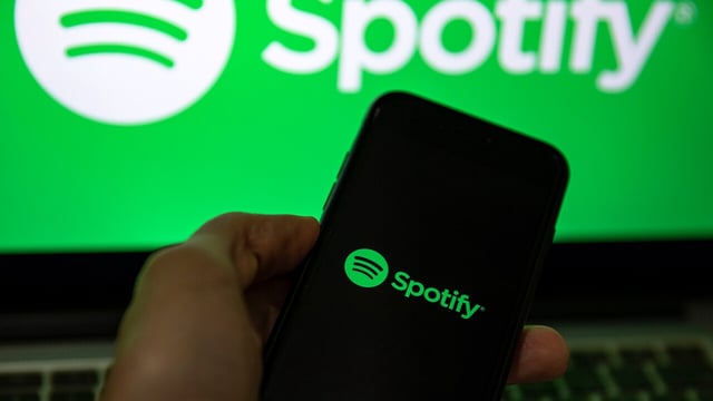 Spotify-Logo auf einem Handy-Bildschirm