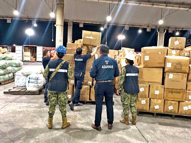 La Agencia Nacional de Aduanas implementó un operativo en la Aduana de Lázaro Cárdenas  para reforzar la seguridad y logró embargar más de 10 millones 699 mil  cajetillas de cigarrillos. Fotos: Especial