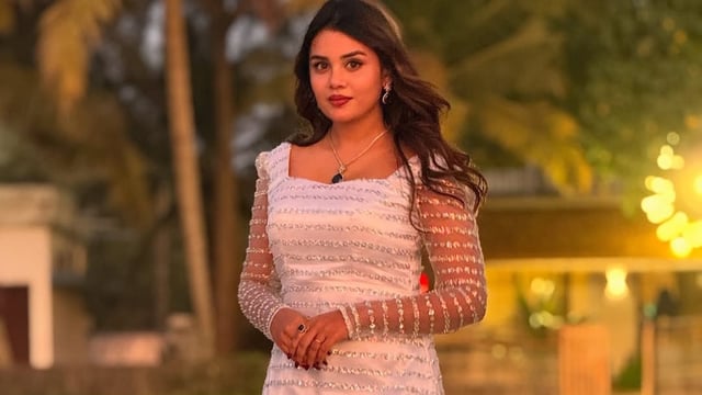 Jasmin Jaffar faced flak from the internet and Guruvayur temple management for dipping feet in the temple pond. 