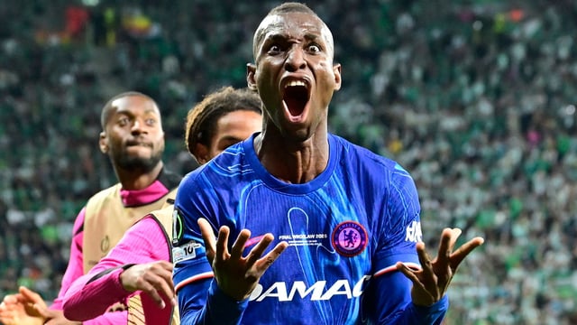 TOPSHOT-FBL-EUR-C4-REAL BETIS-CHELSEA