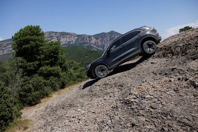 Porsche adds all electric variant to Cayenne lineup.