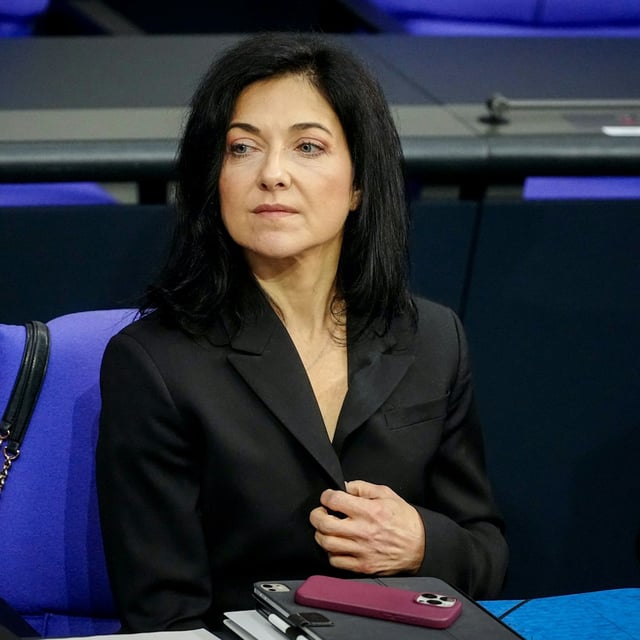 Bundeswirtschaftsministerin Katherina Reiche (CDU) gab in den letzten Monaten knapp 20.000 Euro für Visagisten und Friseure aus.