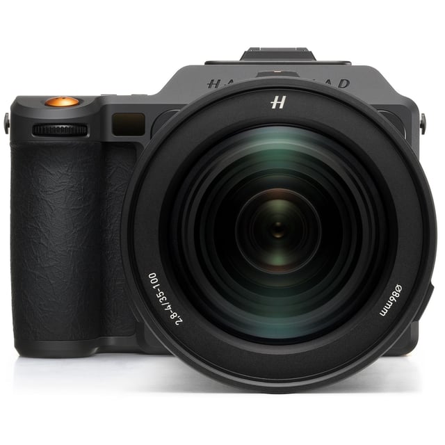 Hasselblad X2D II 100C camera and XCD 2,8–4/35–100E zoom lens