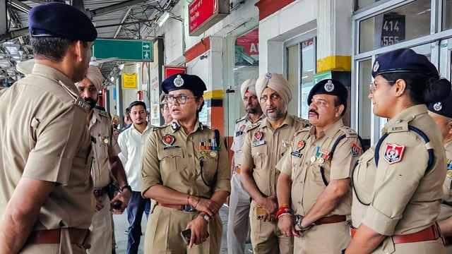 The police officials recovered four weapons from their custody, including one Zigana pistol, three pistols (.30 & .32 bore) with live cartridges.