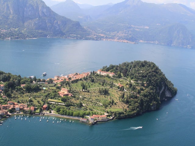 Der Comer See und Bellagio von oben betrachtet.