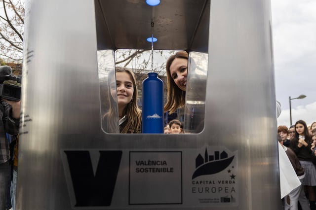 Fuentes dispensadoras de agua refrigerante