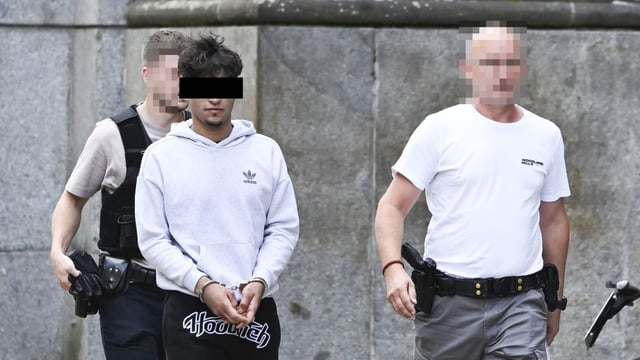Dresden – Blutige Messer-Attacke auf US-Touristen in Dresden: Angreifer festgenommen.