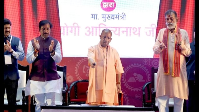 UP CM Yogi Adityanath inaugurating integrated monitoring system portal for Atal residential schools in Lucknow on August 26. (HT photo)