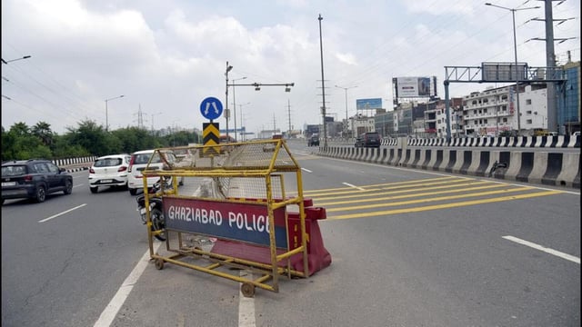 The incident took place on the main Raj Nagar Road at 1.30pm on Monday.. (Representational imge / Sakib Ali / Hindustan Times)