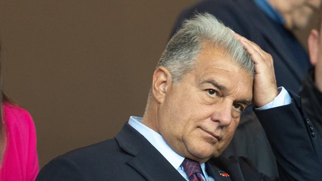 Joan Laporta, el presidente del Barça, en el palco antes de iniciarse el partido de ida de las semifinales de la Champions ante el Inter.