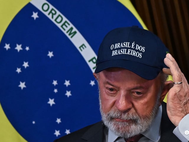 AME3579. BRASILIA (BRASIL), 26/08/2025.- El presidente de Brasil, Luiz Inácio Lula da Silva, asiste a una reunión ministerial este martes, en el Palácio del Planalto en Brasilia (Brasil). EFE/ Andre Borges
