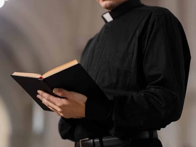 Golpean y amarran a sacerdote en Mérida