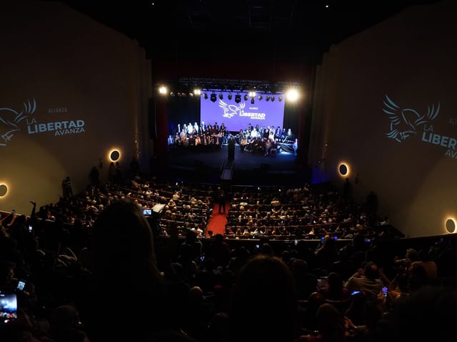 El presidente Javier Milei encabeza la presentación de los candidatos nacionales Libertad Avanza en Cuarta Sección Electoral un acto campaña ciudad Junín que transcurre simultáneo al estallido escándalo por presuntas coimas Agencia Nacional Discapacidad. crisis política se agrava revelarse trama corrupción involucra directamente a su hermana y secretaria general Presidencia Karina Milei.
Fotos Emmanuel Fernández - FTP CLARIN EMA09916.JPG Z EFernandz Efernandez