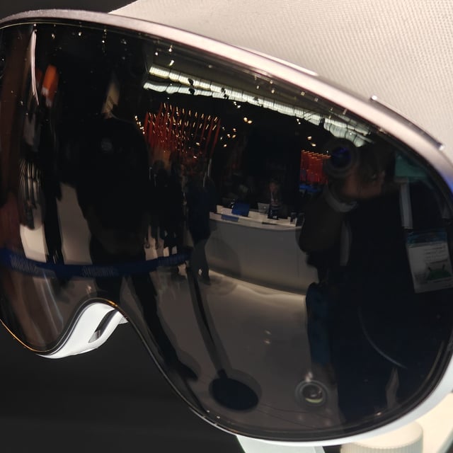 Samsung Project Moohan on display